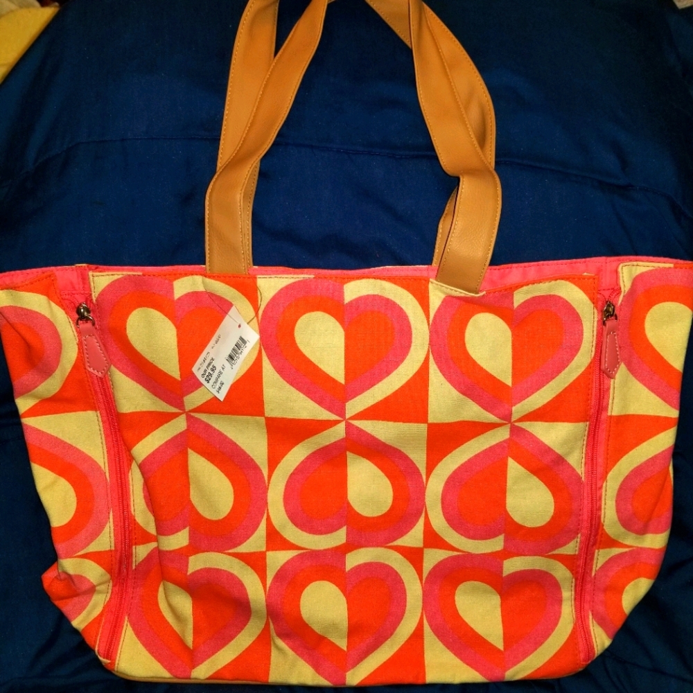 DSW Heart tote NWT